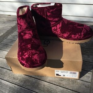 UGG Classic Mini Crushed Velvet SZ 9 NWT